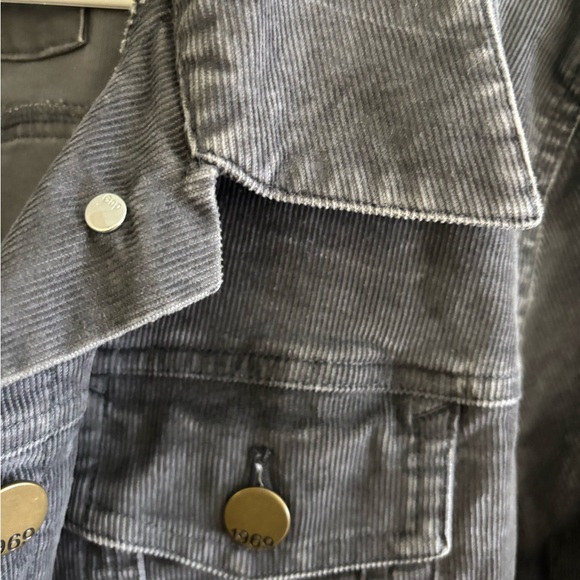 Womans size XL Gap flint gray corduroy button up jacket. 2010 - Picture 3 of 8